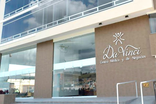 CIRUGIA Y ESTETICA MAXILOFACIAL DRA DAYANA PINZON
