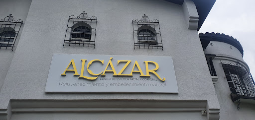 Clínica Alcázar | Bótox | Rinoplastia | Corporal | Mamoplastia | Lipoescultura | Nutrición