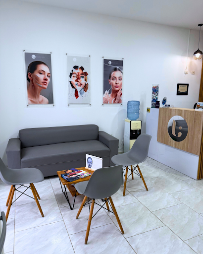 Dra. Lorena García / Dermatología Clínica Y Estética